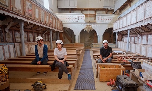 O biserică fortificată, o cetate și legătura cu comunitatea. Cum se învață restaurarea, „pe viu”, la Roadeș și Jimbor