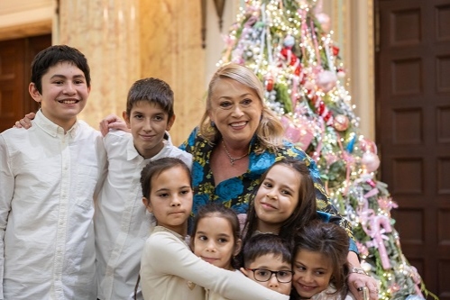 Copiii români, pe podiumul sărăciei din UE: Festivalul Brazilor de Crăciun ridică vocea copiilor vulnerabili pentru care accesul la educație e o luptă