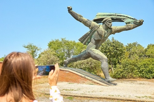 CELULA Free AIR: O investigație artistică asupra libertății