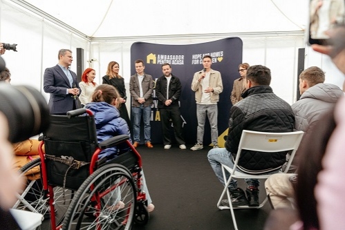 David Popovici, Amalia Enache, Mihai Morar, Marius Manole și Alexandru Tomescu, alături de Hope and Homes for Children, au inaugurat astăzi o nouă casă familială pentru 12 copii cu nevoi speciale din Sectorul 5