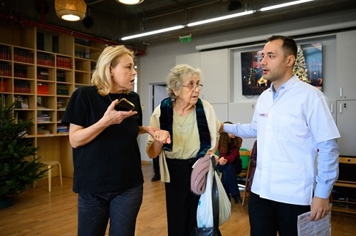 Sărbători cu grijă pentru cei uitați: peste 80 de seniori au primit îngrijire medicală gratuită la Caravana Zi de BINE