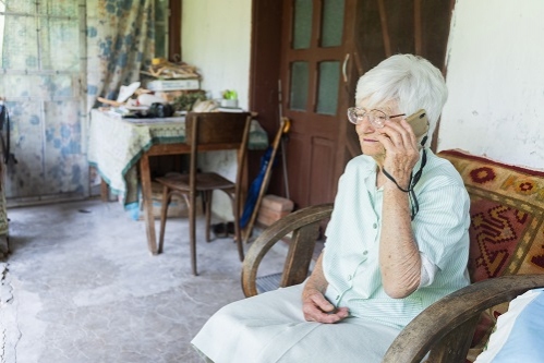 Peste 11.600 de apeluri la Telefonul Vârstnicului în 2025