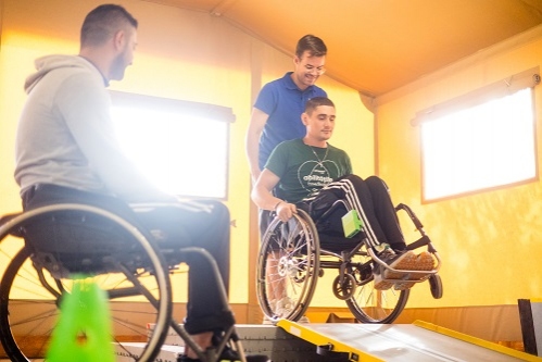 Încă un an de sprijin dedicat mobilității și incluziunii persoanelor cu dizabilități