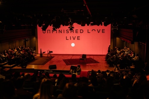 Ce ne spun 132 de povești reale de iubire despre felul  în care iubesc românii