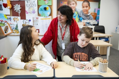 Salvați Copiii România derulează campania „Căldură pentru Ucraina”, pentru achiziția de generatoare electrice: școli, spitale, locuințe din Ucraina sunt lăsate în frig și întuneric