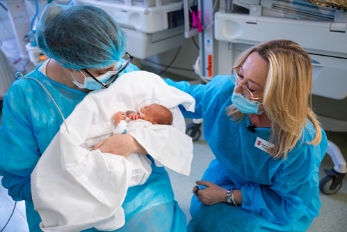 Salvați Copiii România trage un semnal de alarmă asupra importanței monitorizării sănătății mintale după naștere: nașterile premature și spitalizarea îndelungată a nou-născutului reprezintă factori de risc