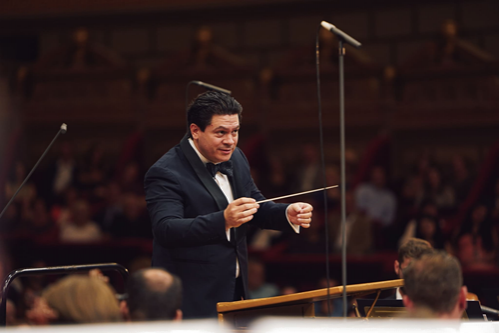 Cristian Măcelaru, Cristian Mandeal și Corul Madrigal, pe scena Sălii Radio în cadrul Festivalului Internațional ISCM World New Music Days 2026 – „Columna Infinită”