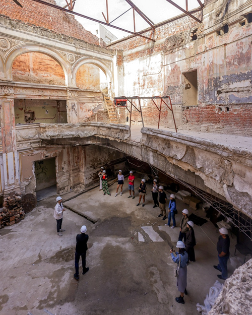 Sub cerul liber, pentru ultima oară. Cinema Marconi se deschide vizitelor înainte de montarea acoperișului