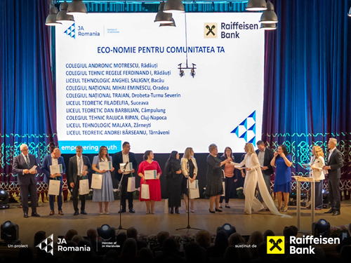 Peste 23.000 de liceeni au învățat să coreleze finanțele personale cu protejarea mediului: s-a încheiat o nouă ediție a proiectului „Eco-nomie pentru comunitatea ta”, dezvoltat de JA România și Raiffeisen Bank