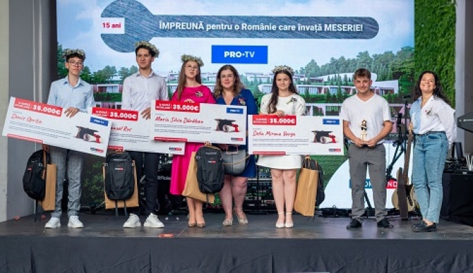 Bursele BookLand, cele mai mari burse educaționale acordate în România (în valoare totală de 140.000 euro) au fost decernate în cadrul Galei BookLand