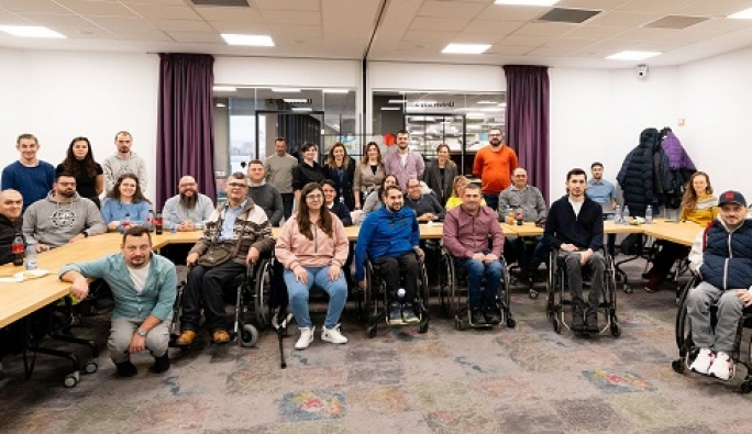 Primii absolvenți Techable, programul dedicat persoanelor cu dizabilități locomotorii, își primesc certificările ca Programatori de Sisteme Informatice