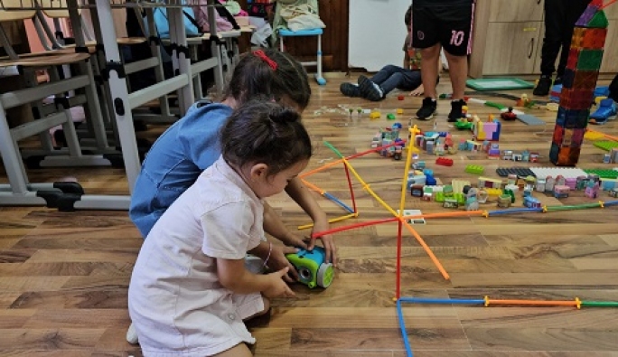 Educația care aprinde scântei în comunități: peste 1.650 de copii au descoperit știința altfel prin Școlile de Vară STEAM