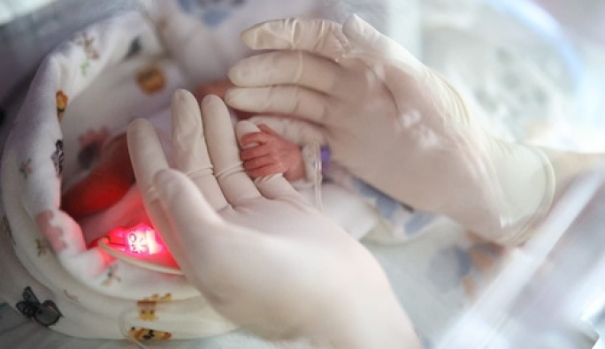 România are o rată a mortalității infantile mult peste media UE, în rural atingând chiar dublul mediei din Uniune