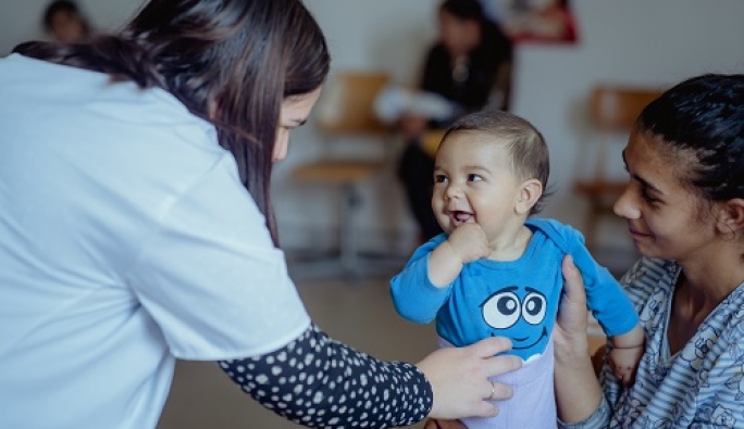 Mult peste jumătate (61,43%) dintre copiii mamelor sub 15 ani nu au paternitatea recunoscută