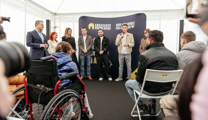 David Popovici, Amalia Enache, Mihai Morar, Marius Manole și Alexandru Tomescu, alături de Hope and Homes for Children, au inaugurat astăzi o nouă casă familială pentru 12 copii cu nevoi speciale din Sectorul 5