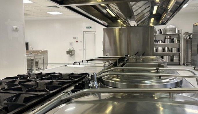 Fundația Metropolis inaugurează blocul alimentar al Institutului Național de Boli Infecțioase „Matei Balș”, după o amplă renovare în valoare de 56.500 euro