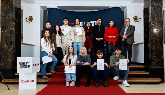 Expoziția de fotografie a tinerilor din Programul Canon pentru Tineri, ediția 2025, a fost inaugurată la Casa de Cultură a Studenților din București