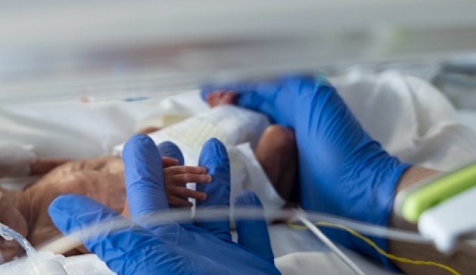 Pe fondul creșterii alarmante a mortalității infantile, Salvați Copiii dotează au aparatură medicală vitală Secția de ATI a Spitalului Universitar de Urgență din București.