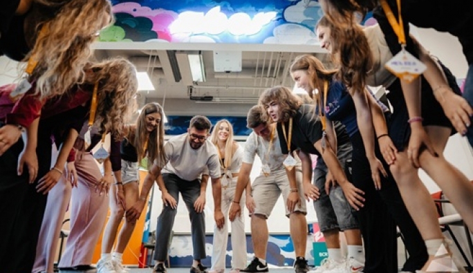 „Ora de Carieră” continuă în 2026: 150 de elevi de liceu din județul Cluj, sprijiniți să-și descopere parcursul profesional