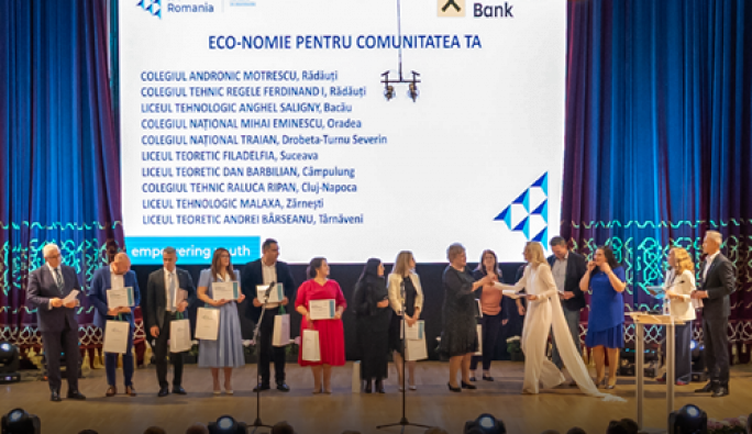 Peste 23.000 de liceeni au învățat să coreleze finanțele personale cu protejarea mediului: s-a încheiat o nouă ediție a proiectului „Eco-nomie pentru comunitatea ta”, dezvoltat de JA România și Raiffeisen Bank