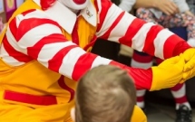 McDonald’s si Fundatia pentru Copii Ronald McDonald celebreaza 40 de ani de sprijin acordat copiilor si familiilor din intreaga lume