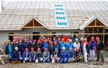 Top managementul companiilor Knauf Gips si Knauf Insulation din sase tari a participat la constructia de locuinte pentru familii cu venituri modeste