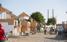Habitat for Humanity România a construit 36 de case în 5 zile la Bacău