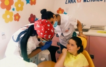 1.200 de copii din comunități rurale sărace vor beneficia de consultații gratuite oferite prin „Zâna Merciluţă”, primul cabinet stomatologic mobil