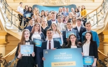 Studenții angajați la McDonald’s primesc burse de peste 100.000 de lei