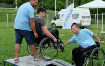 Caravane pentru evaluarea sănătății și prevenirea escarelor persoanelor în scaune rulante