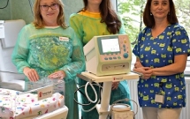 Salvați Copiii România dotează secțiile de neonatologie din Cluj-Napoca cu aparatură medicală vitală prematurilor