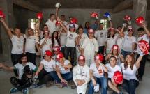 Teambuilding pe șantier: Angajații PENNY Market, voluntari pe șantierul Habitat for Humanity din Buftea