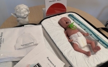 Asociația Prematurilor a dotat maternitatea Prof. Dr. Panait Sârbu cu un simulator sub forma unui bebeluș prematur de 25 săptămâni