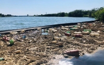 De Ziua Dunării, Asociația MaiMultVerde a instalat o nouă barieră plutitoare la Orșova, pe râul Cerna