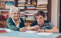 A fost lansat grantul “Generații - Mentori Seniori” pentru centrele sociale de tip școală după școală din zona Transilvaniei