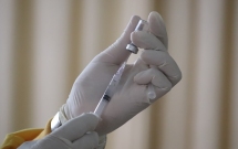 Românii care s-au vaccinat cu schema completă împotriva COVID-19 după 3 septembrie primesc tichete de masă în valoare de 100 de lei