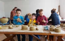 Școala de Olărit de la Colți oferă tabere gratuite pentru copii, ONG-urile așteptate să se înscrie