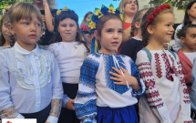 Copiii ucraineni marchează deschiderea anului școlar, alături de colegii din România