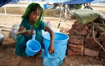 Femeile și fetele sunt cele mai afectate de criza apei și a salubrității, arată un nou raport UNICEF-OMS