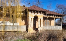 Voluntarii, chemați să participe la salvarea unei case ”cu poveste” din sudul Munteniei, amenințată cu demolarea