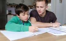 Cât costă educația gratuită: Suma pe care părinții o plătesc pentru educația gratuită a crescut cu aproape 45%, față de 2021