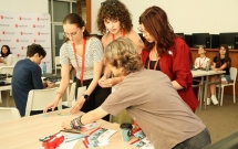Vacanță fără ecrane: Salvați Copiii lansează un ghid cu activități propuse de adolescenți, pentru o vacanță dincolo de ecrane