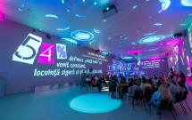Studiu BCR despre tinerii din ziua de azi Încrezători în sine, dar vulnerabili în social media