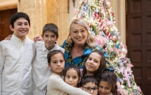 Copiii români, pe podiumul sărăciei din UE: Festivalul Brazilor de Crăciun ridică vocea copiilor vulnerabili pentru care accesul la educație e o luptă