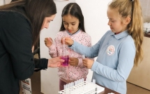 Primul laborator de biologie moleculară din România dedicat copiilor a fost lansat la Cluj