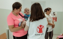 Dezinformarea din social media, desființarea vaccinării în școli și izolarea din rural duc la situații dramatice privind rujeola: mai puțin de jumătate dintre copii erau vaccinați cu prima doză, în 2025.