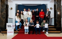 Expoziția de fotografie a tinerilor din Programul Canon pentru Tineri, ediția 2025, a fost inaugurată la Casa de Cultură a Studenților din București