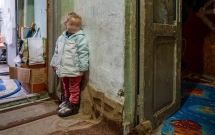 Semnal de alarmă: Procentul copiilor români sub 16 ani afectați de privațiuni materiale este mai mult decât dublul mediei la nivelul Uniunii Europene: 31,8%, față de 13,6%.