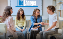 Junior Achievement România, Metropolitan Life și Fundația MetLife au susținut în 2025 dezvoltarea competențelor financiare și a unui stil de viață echilibrat pentru peste 20.000 de elevi, prin programul internațional Life Changer