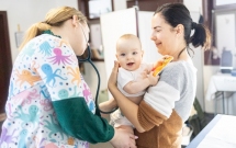 Salvați Copiii România și Fundația OMV Petrom deschid concursul “Primul pas spre sănătate 4.0” pentru dotarea a 60 de cabinete de medicină de familie din mediul rural